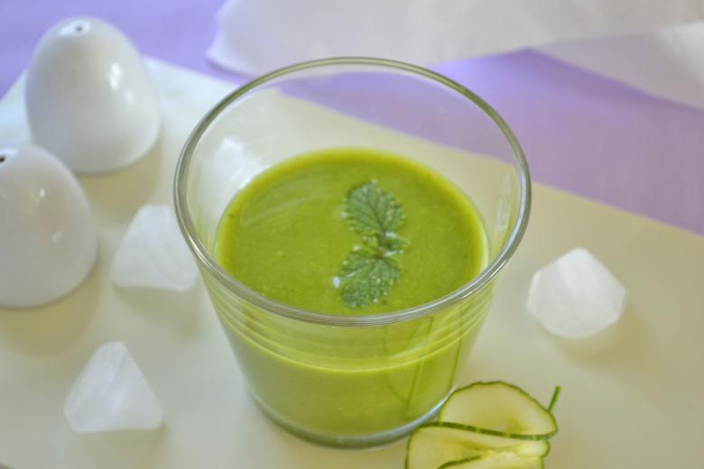 Kalte Erbsensuppe