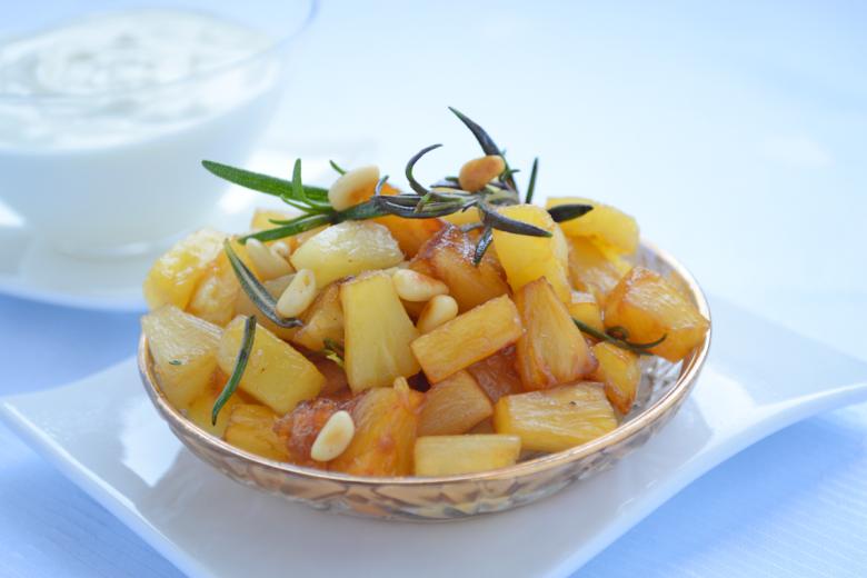 Warmes Ananas-Dessert