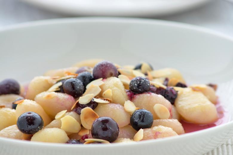 Süsse Gnocchi mit Heidelbeer-Kompott