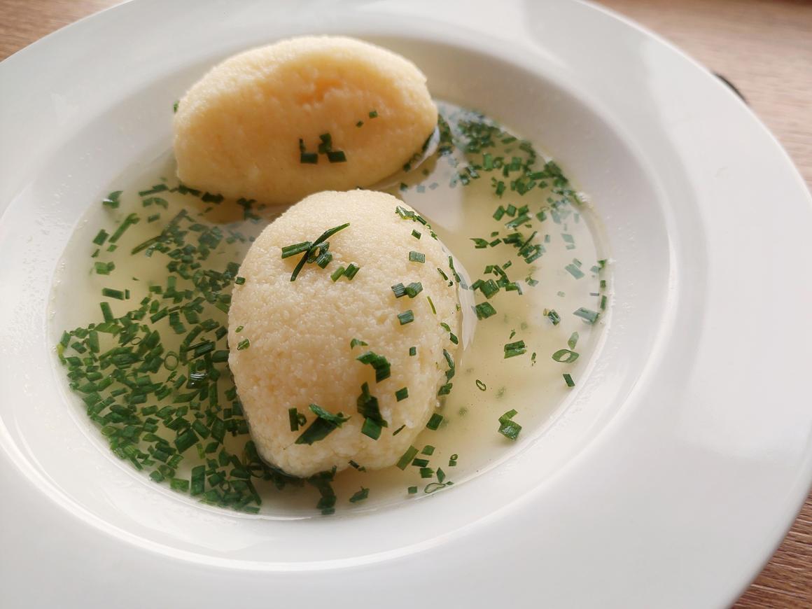 Griessnockensuppe