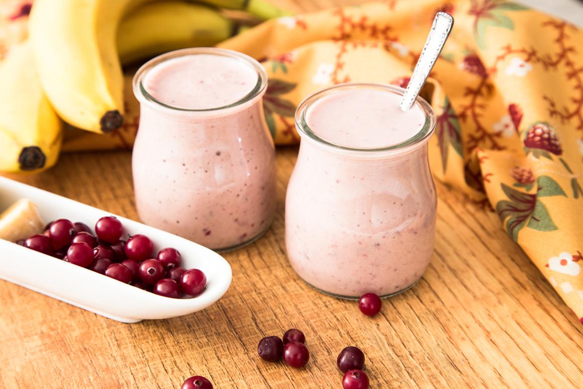 Bananen-Preiselbeeren-Milchshake