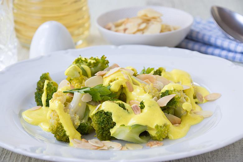 Currycreme mit Broccoli und Mandelblättli