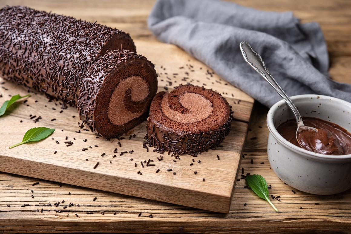 Schokoladen-Biskuitroulade