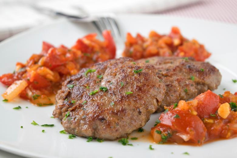 Rindfleischflädeli mit saftiger Tomatensalsa
