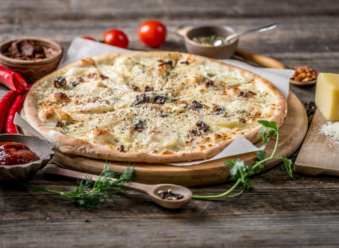 Käsepizza mit Birnen