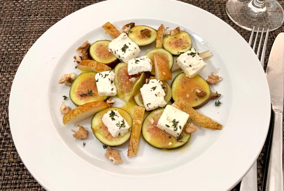 Bloderkäse auf frischen Feigen mit Honig