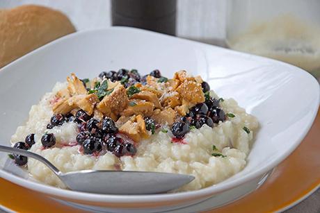 Risotto mit Pilzen und Heidelbeeren