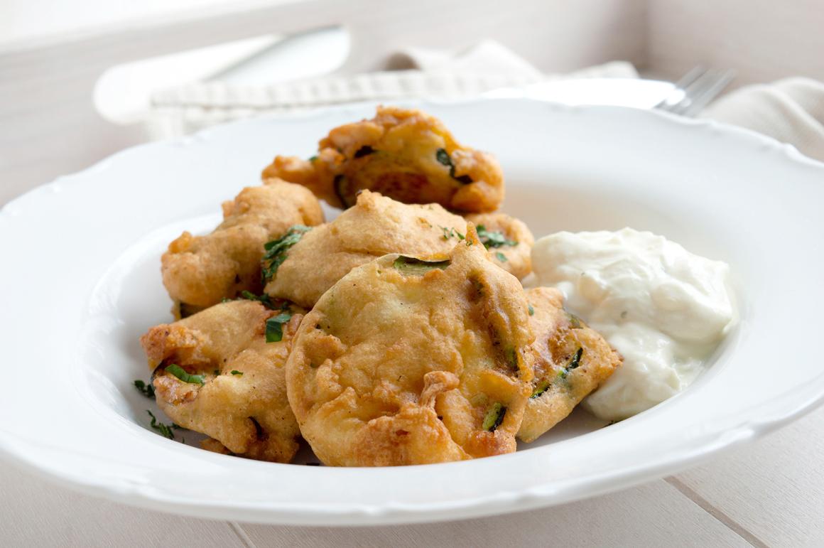 Gebackene Zucchetti-Mozzarella-Scheiben