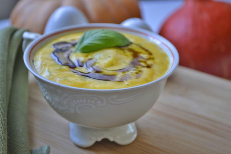 Cremiges Kürbissüppli mit Apfel und feinen Gewürzen