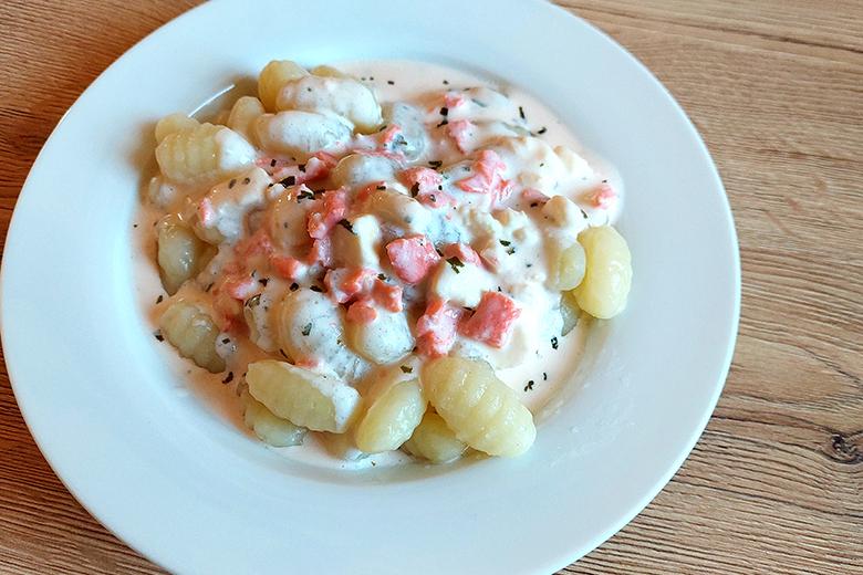 Gnocchi in Kräuterlachssauce