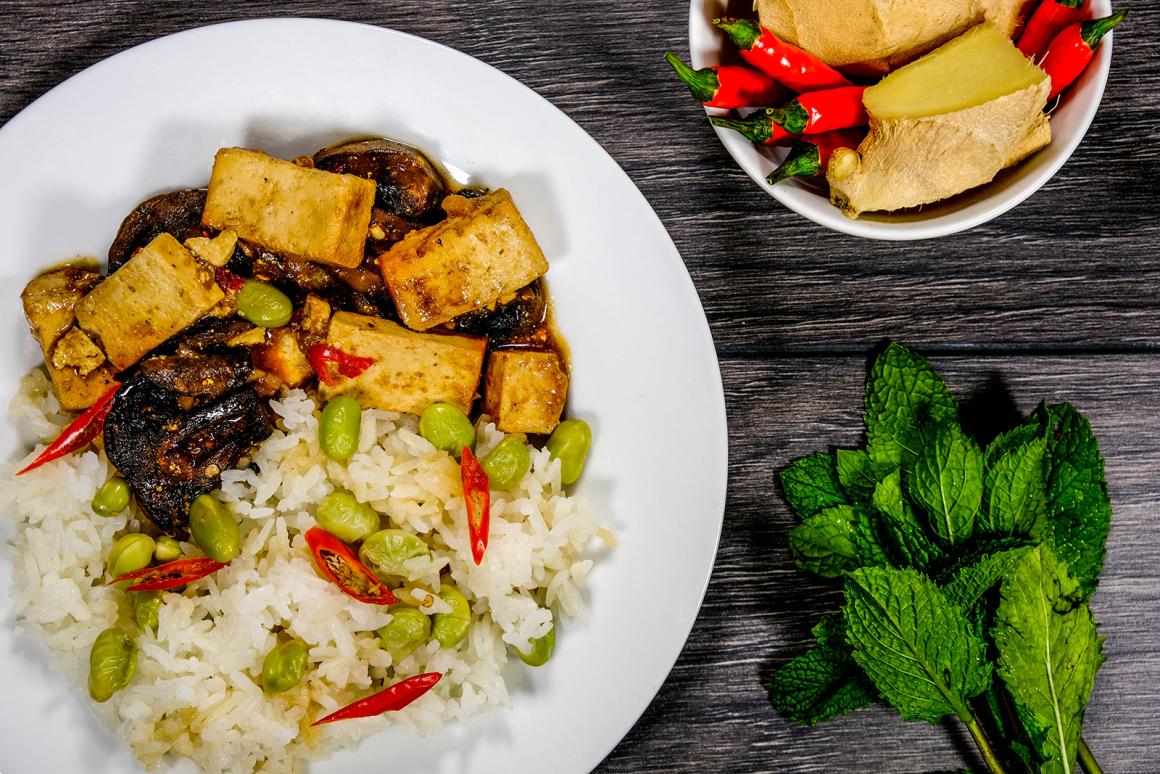 One Pot - Reis mit Edamame und Tofu