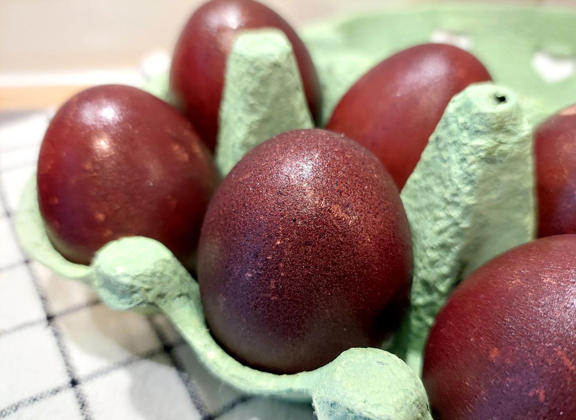 Eier färben mit Rotwein