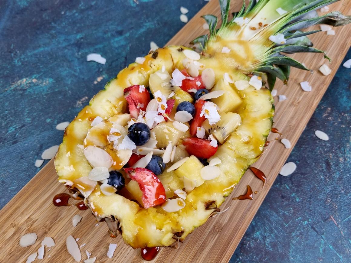 Obstsalat in Ananas - Rezept