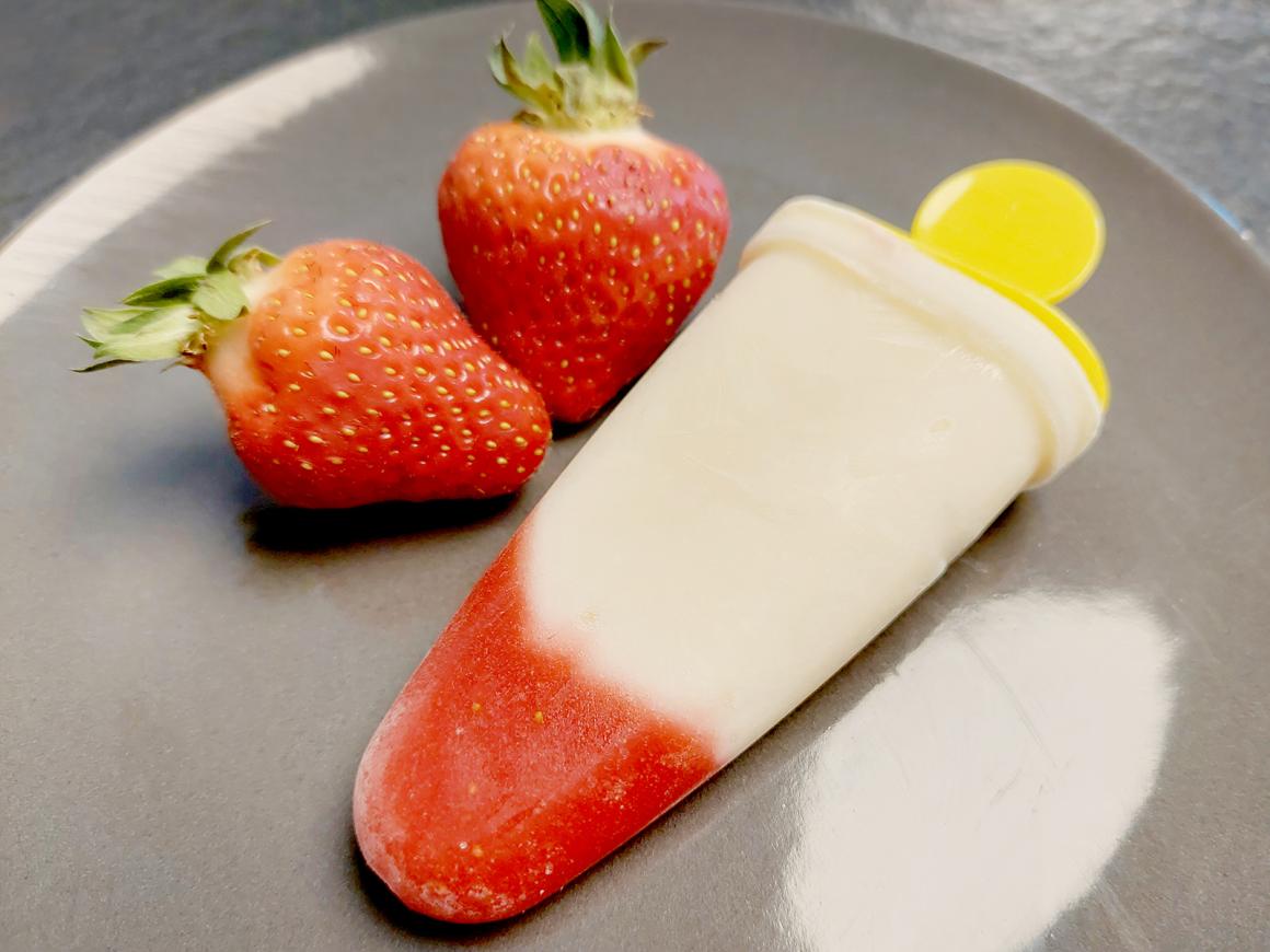 Joghurt-Erdbeer-Glace am Stiel