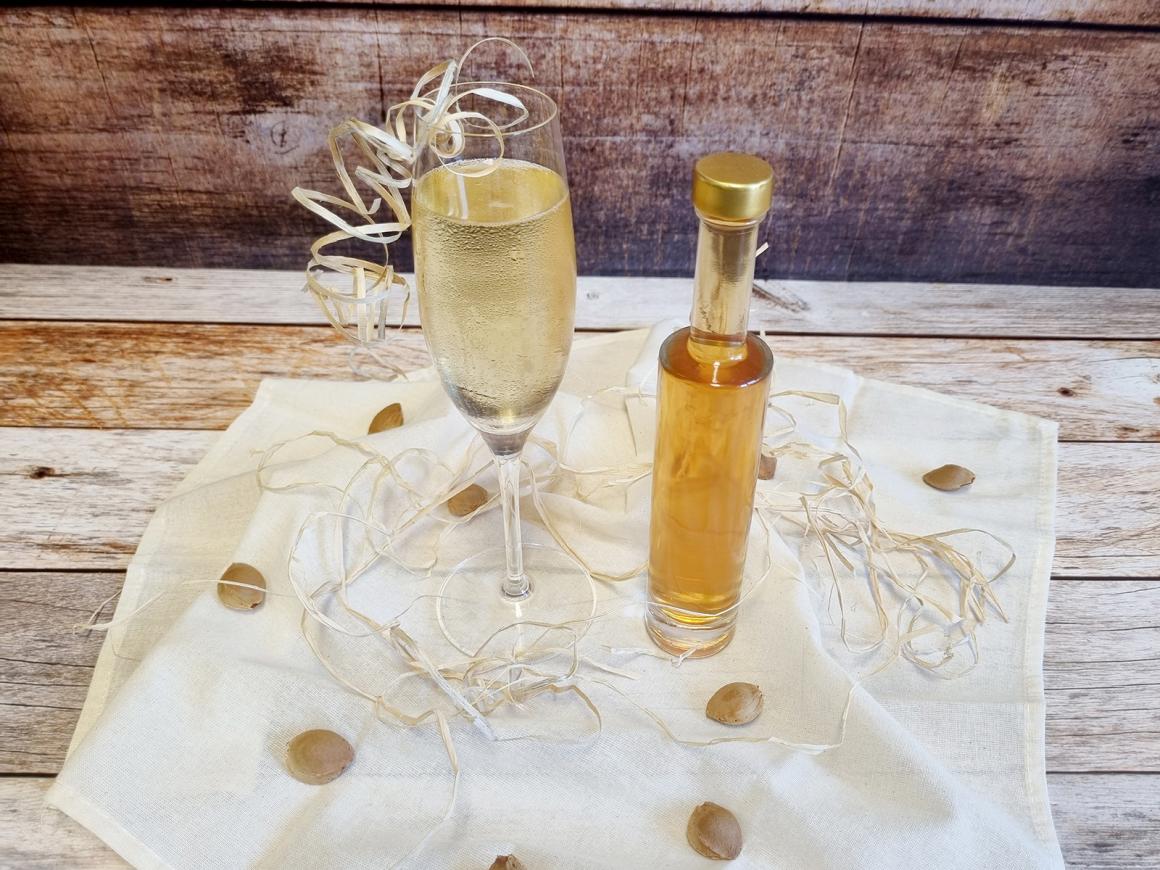 Aprikosenessig-Sekt