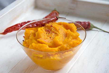 Pürierter Kürbis mit Chili in Orangensaft und Kokosnussmilch