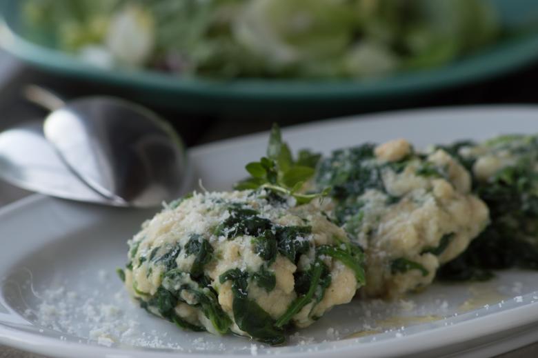Würzige Spinattaler mit Knoblauch