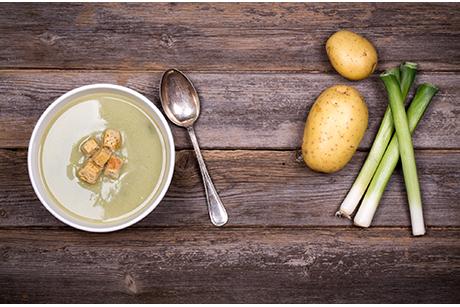 Feine Wintersuppe mit frischem Lauch