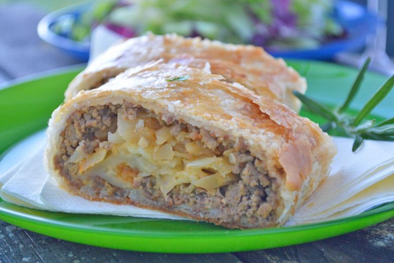 Hackfleischroulade im Blätterteig