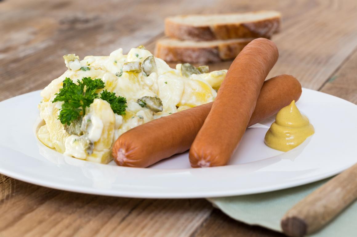 Würstchen mit Kartoffelsalat