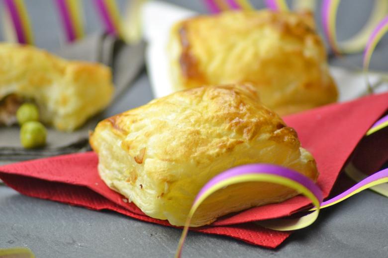 Teigtaschen mit Schinken und Erbsen