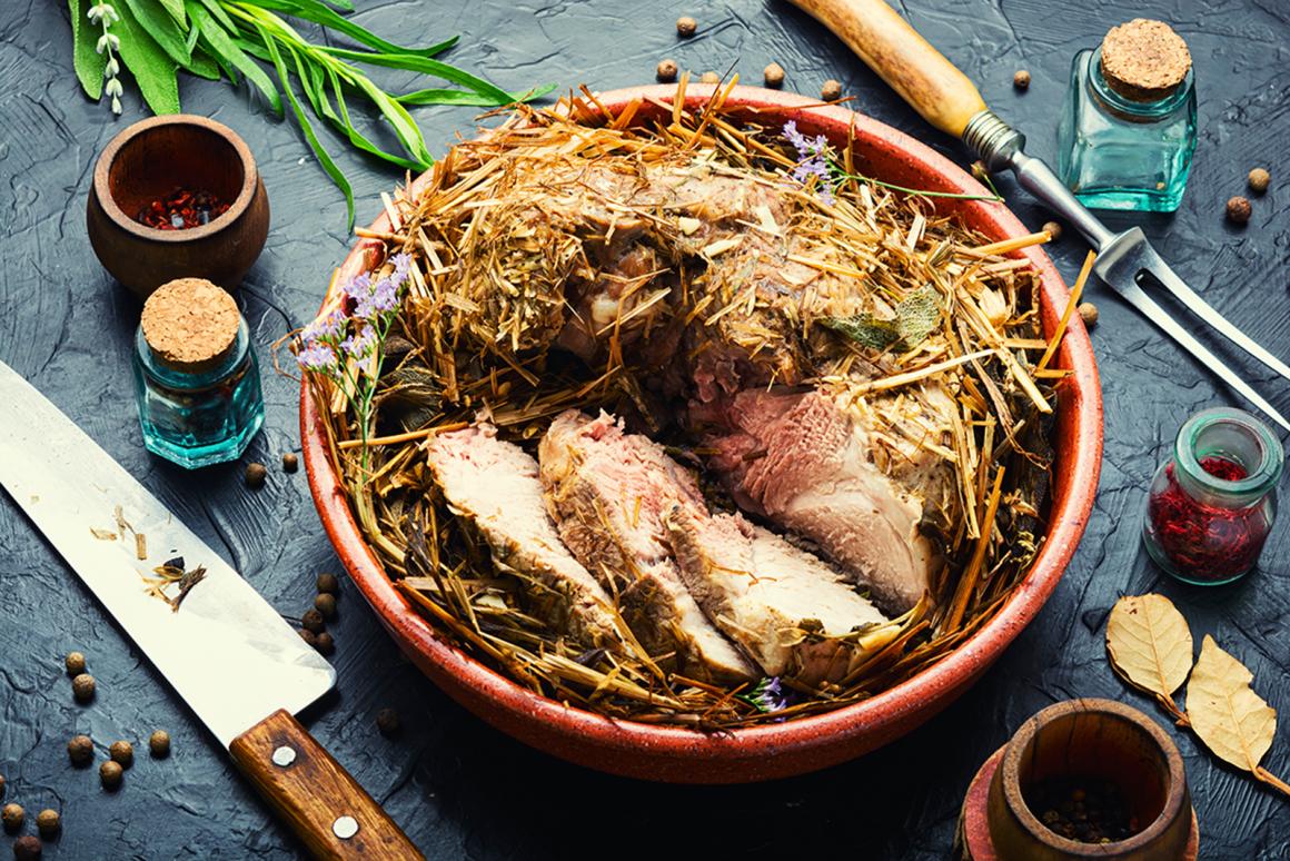 Kalbsbraten im Heu geschmort