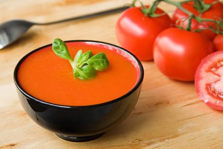 Cremige Lorbeer-Tomatensuppe