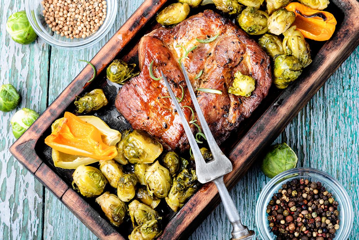 Grillsteak mit gebratenem Rosenkohl