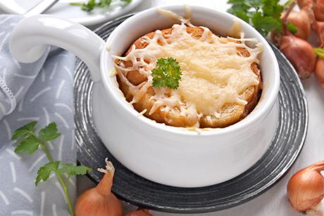 Zwiebelsuppe mit Greyerzerbrötli