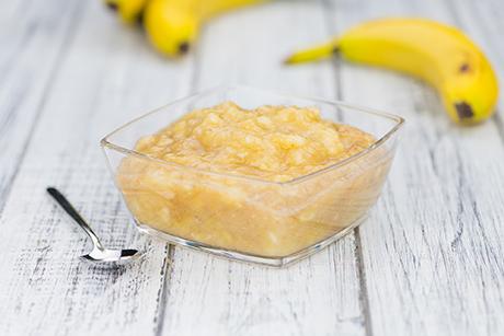 Gewürzte Fruchtpaste mit Ananas und Bananen