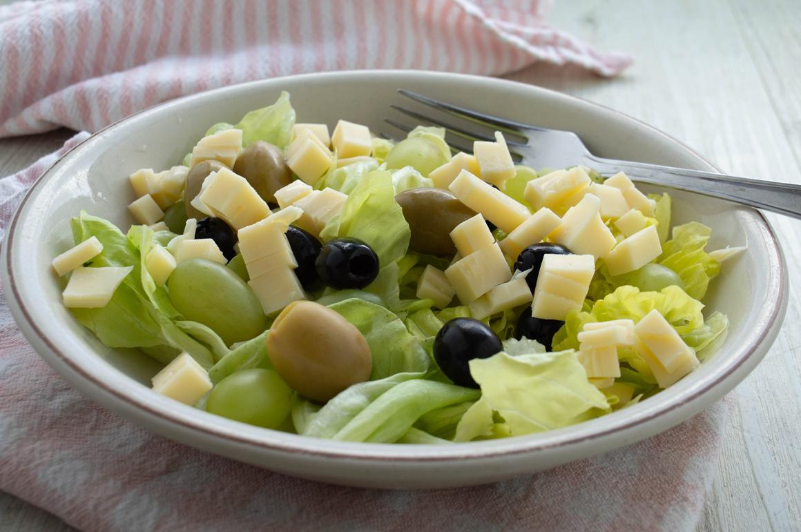 Traubensalat mit fruchtigem Aprikosendressing