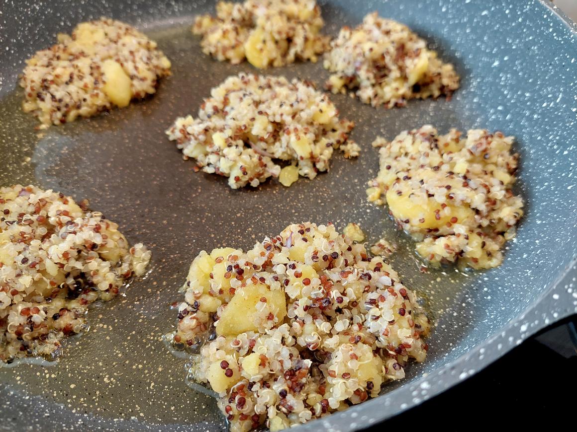 Quinoa-Bratlinge mit Kartoffeln - Rezept