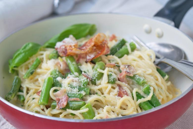 Pasta mit Speck und Bohnen