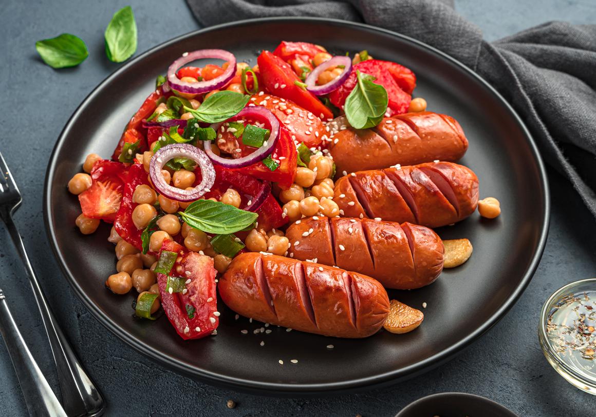 Cervelat auf Kichererbsensalat