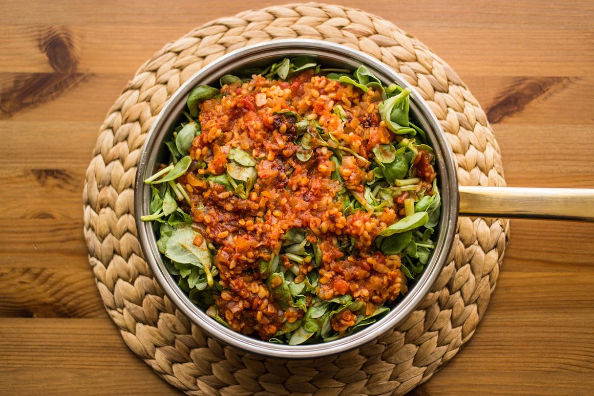 Portulak in Tomatensacue