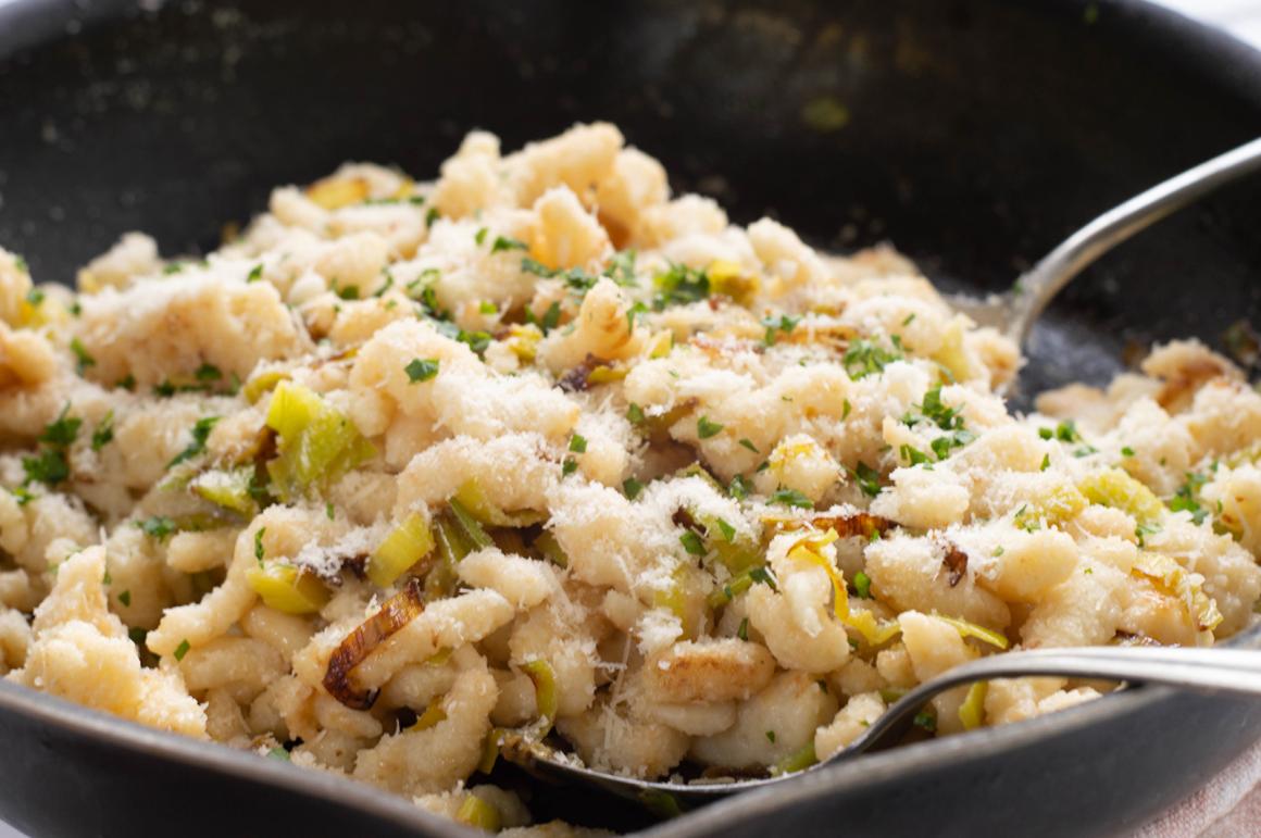 Spätzlepfanne mit Lauch