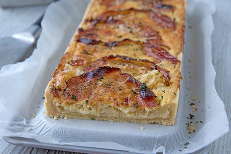 Zwiebelkuchen mit Speck und Blattspinat