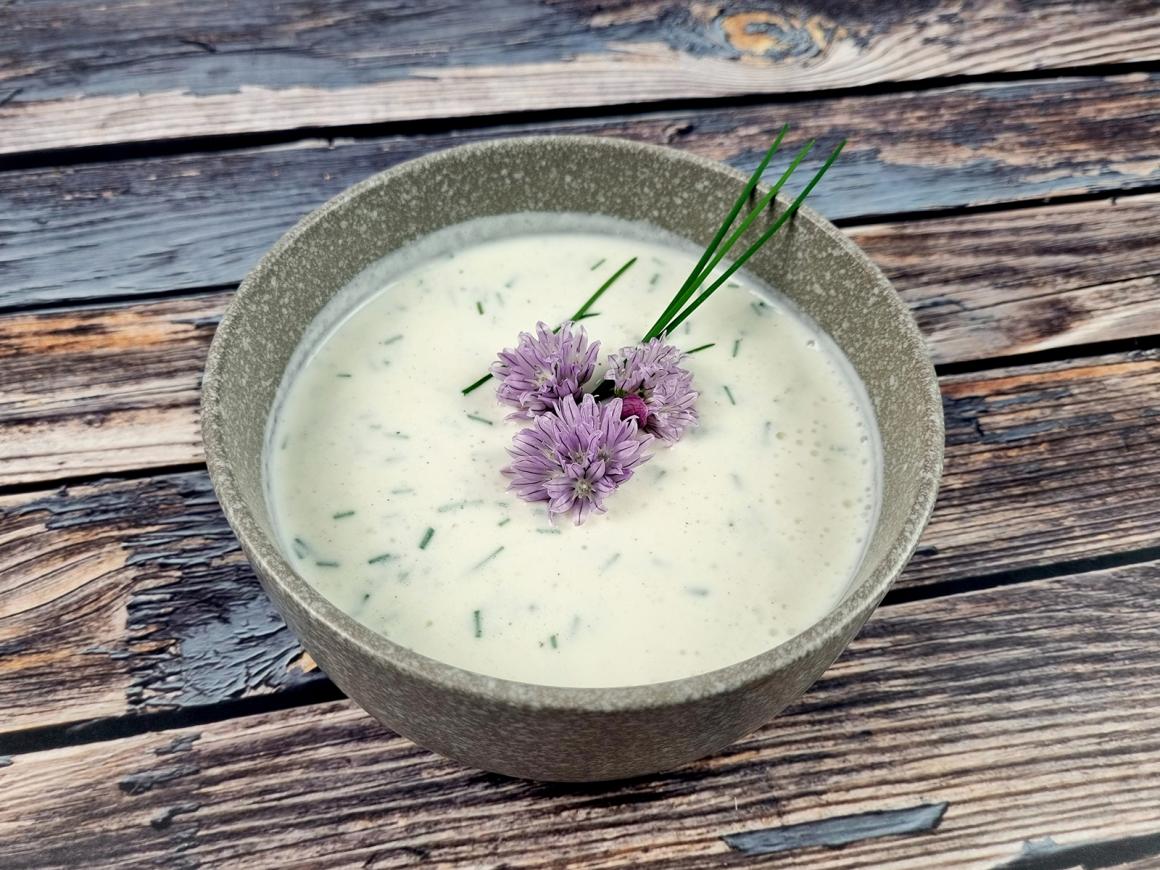 Schnittlauch-Buttermilchsuppe