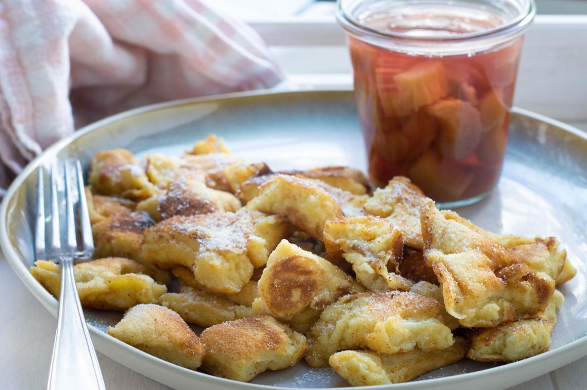 Kaiserschmarn mit Rhabarberkompott