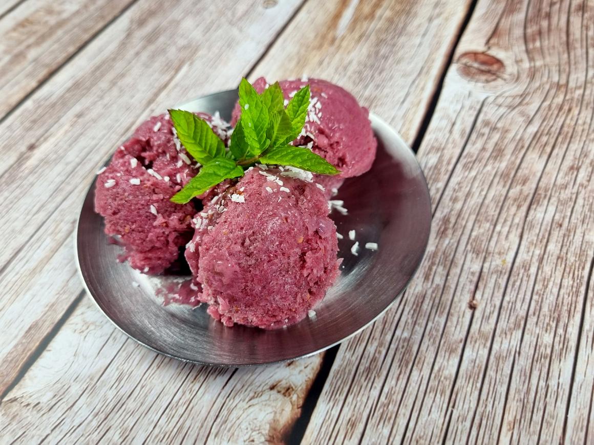 Nicecream mit frischen Beeren