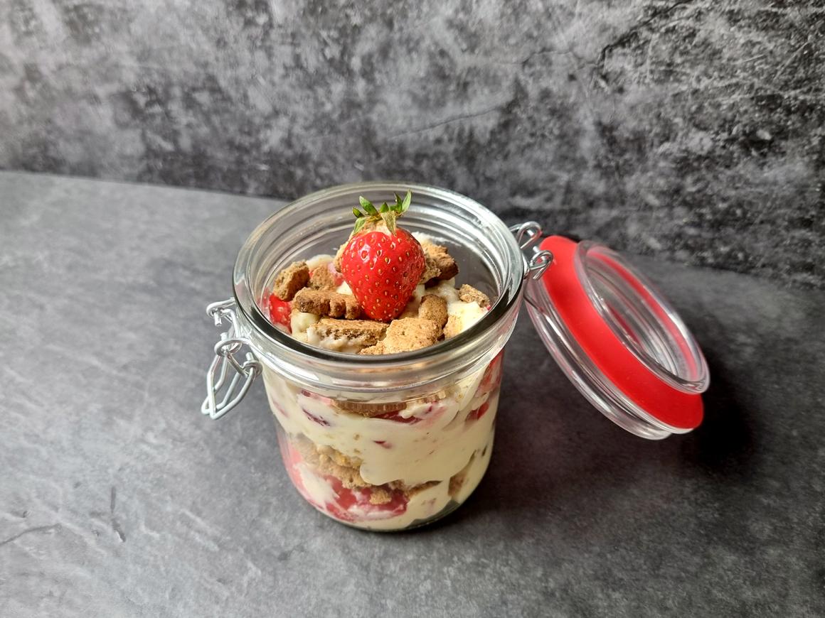No bake Erdbeerkuchen im Glas
