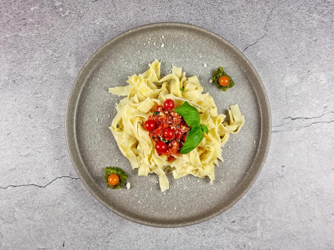 Pasta mit Johannisbeertomaten