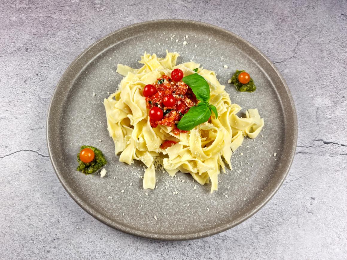 Pasta mit Johannisbeertomaten
