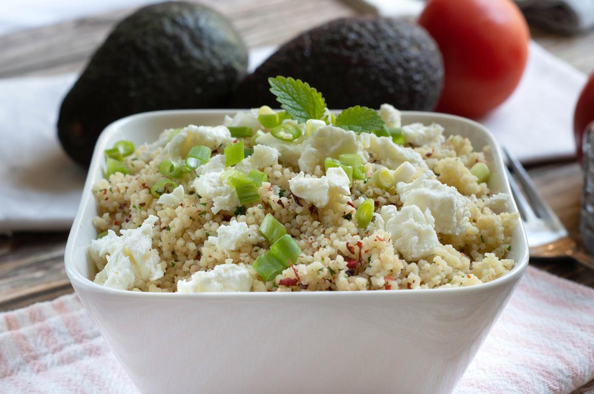 Bulgur-Feta-Salat mit Harissa-Dressing
