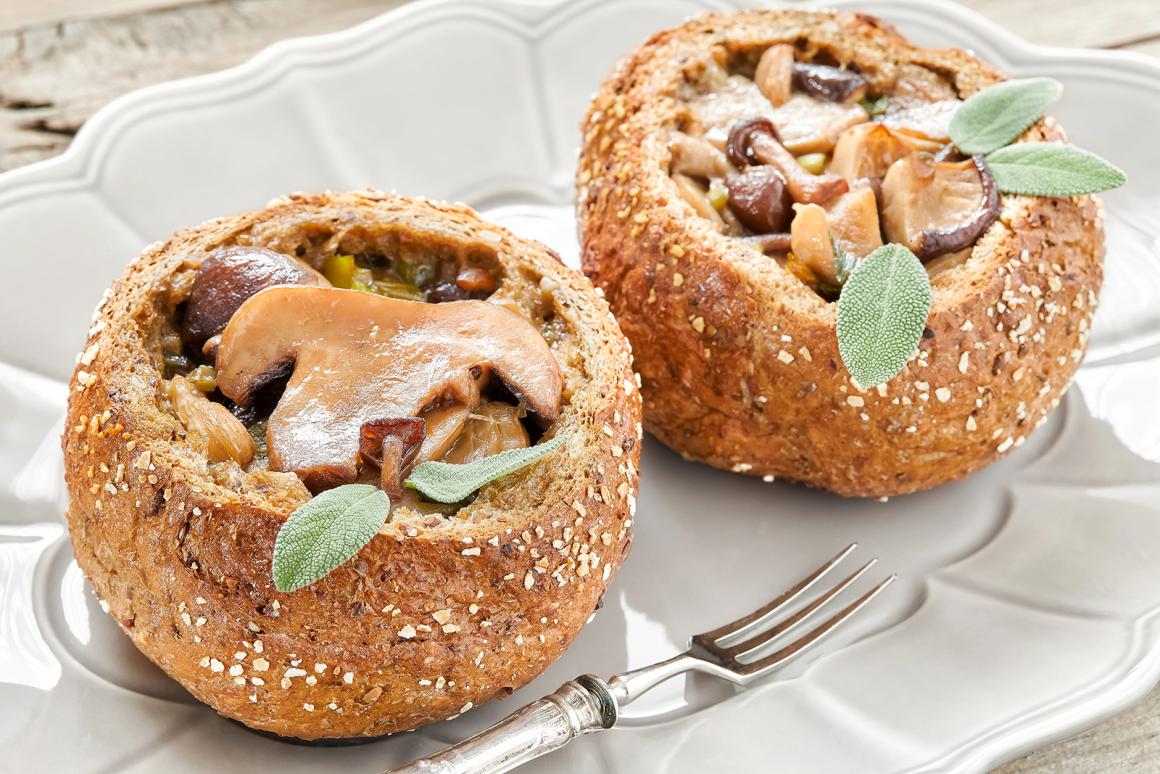 Pilzsuppe im Brottopf