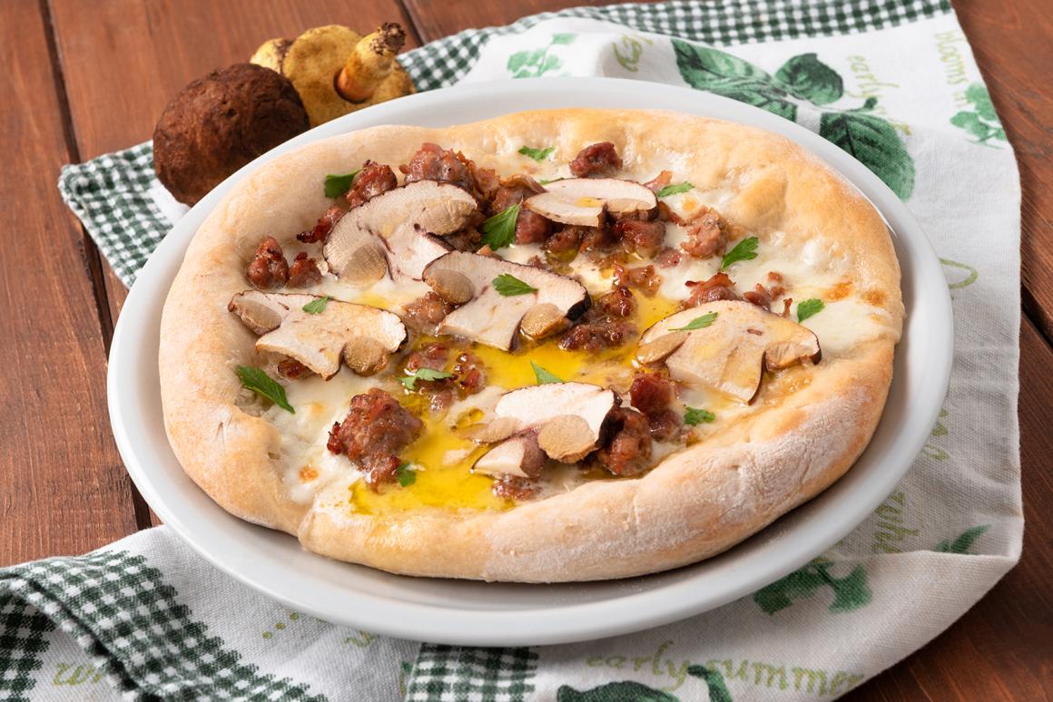Rustikale Steinpilz-Pizza