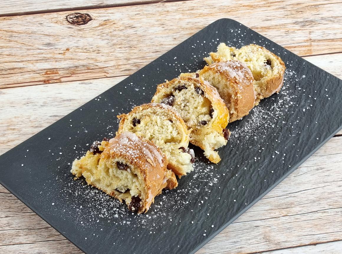Rosinen-Marzipan-Rolle - Rezept