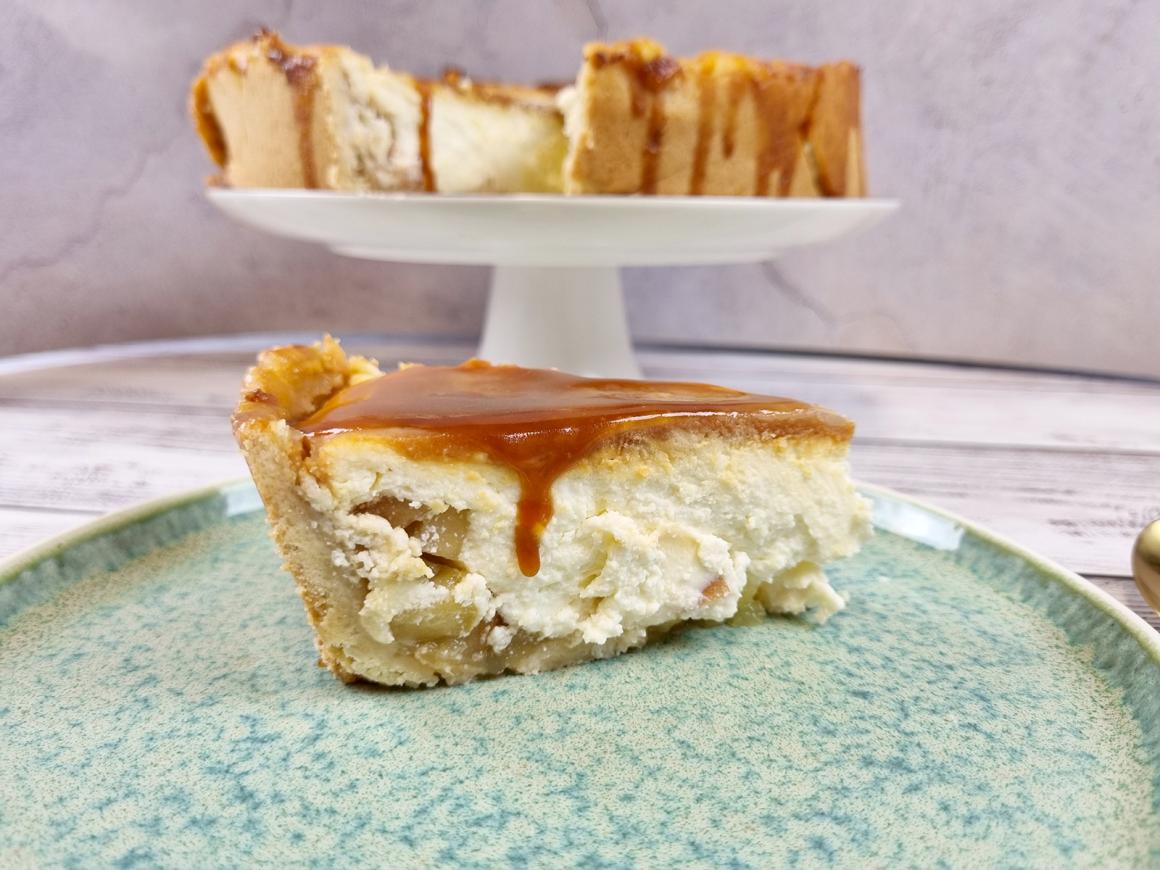 Apfel-Cheesecake mit Salzkaramell
