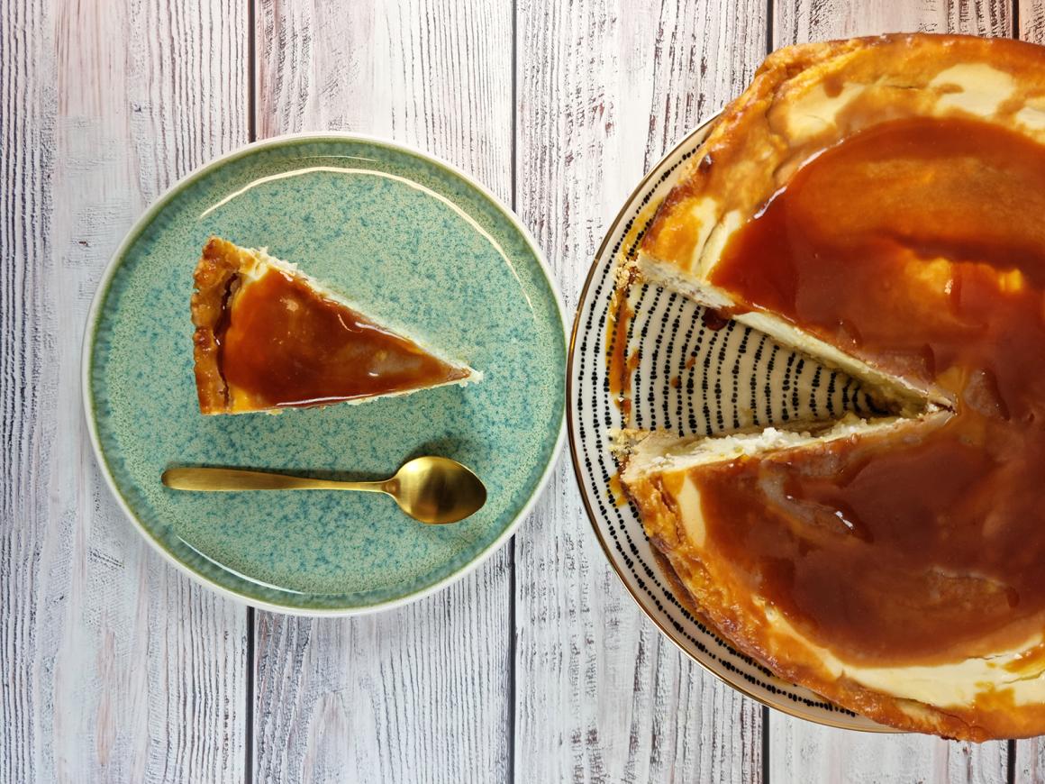 Apfel-Cheesecake mit Salzkaramell