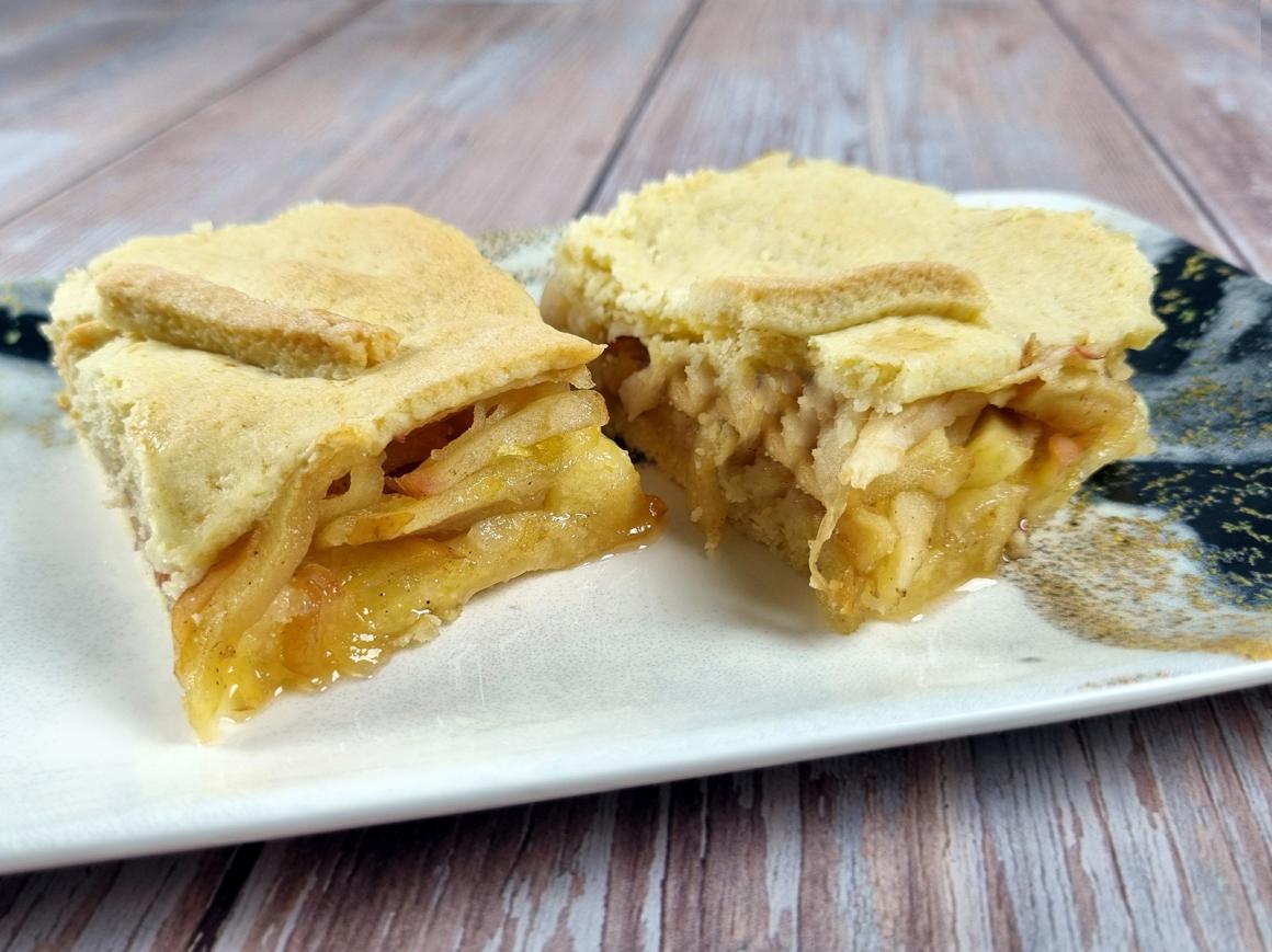 Gedeckter Apfelkuchen